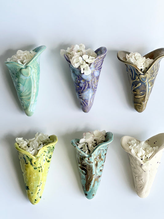 Ceramic Heart Shaped Bouquet Magnet (Variety of Colors)