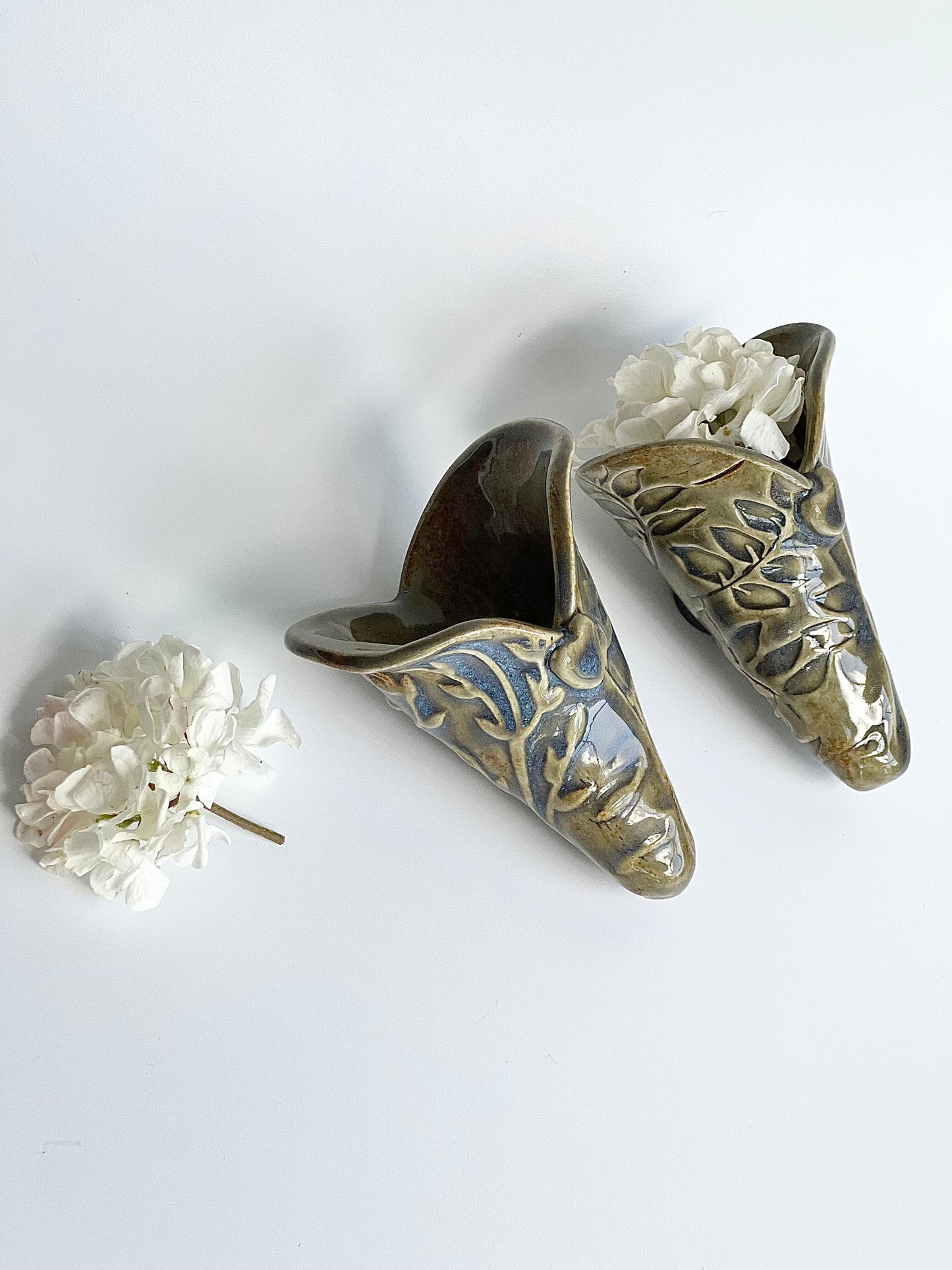 Ceramic Heart Shaped Bouquet Magnet (Variety of Colors)