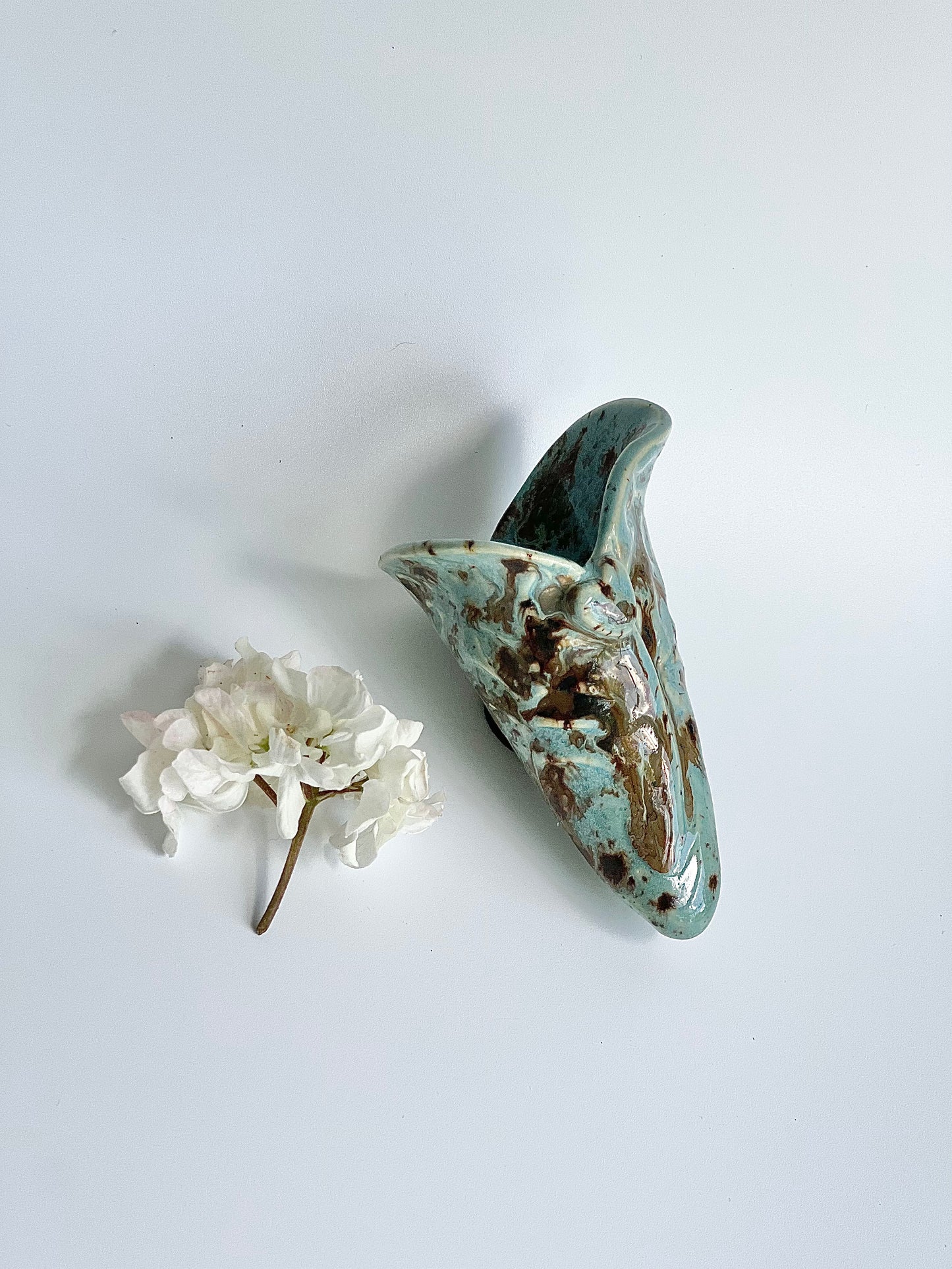 Ceramic Heart Shaped Bouquet Magnet (Variety of Colors)