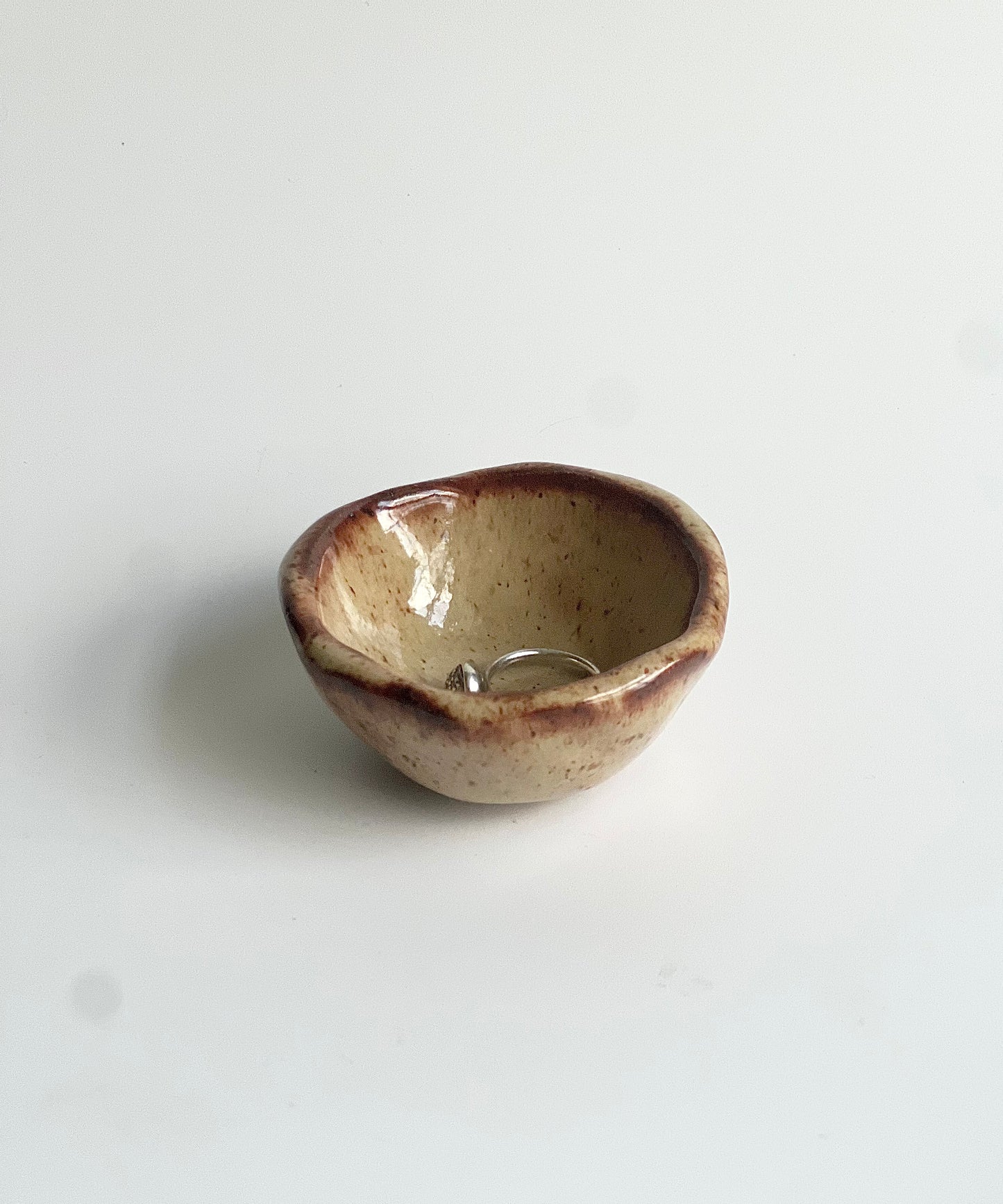 Ceramic Pinch Pot (Shino) – Primrose Studio