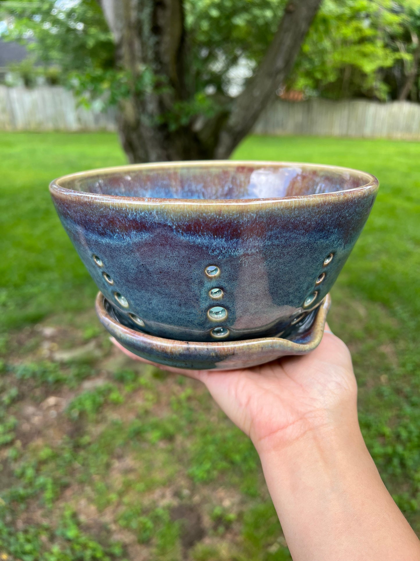 Ceramic Berry Bowl with Tray (2-Piece Set)