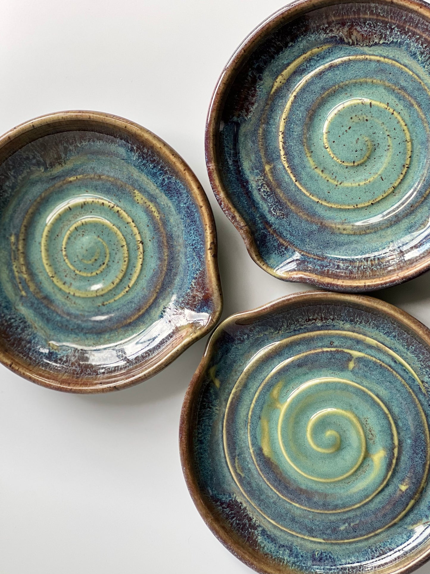 Ceramic Berry Bowl with Tray (2-Piece Set)